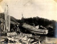 　牟岐町、道路に押し上げられた漁船（徳島地方気象台）